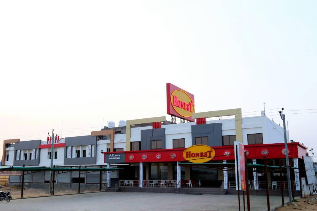 Virat Hotel & Guest House Rādhanpur Eksteriør bilde